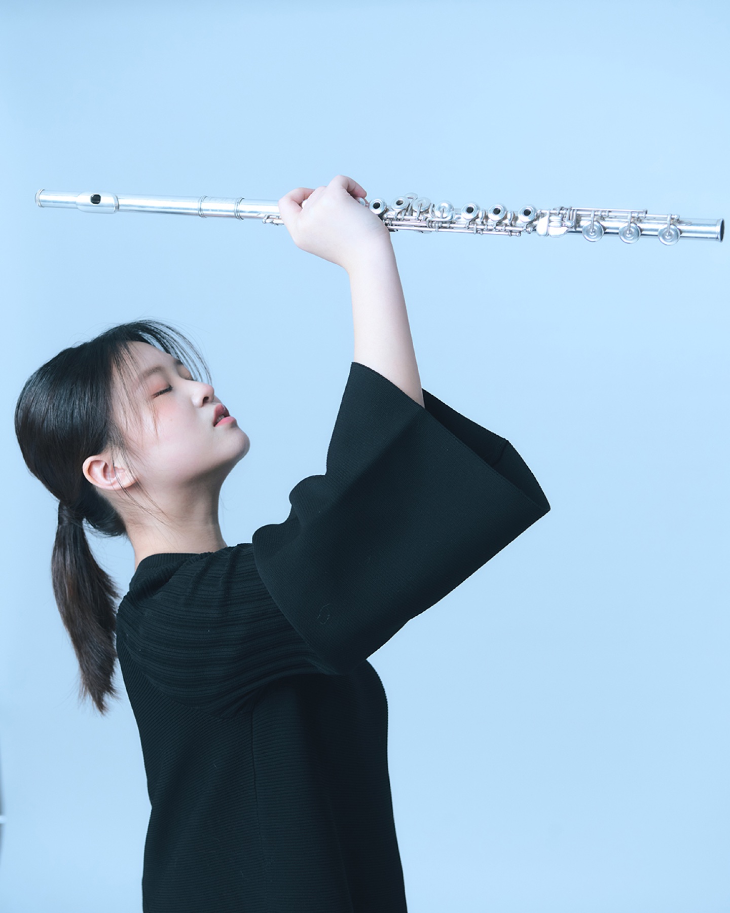 Schuwen Zheng raising a flute